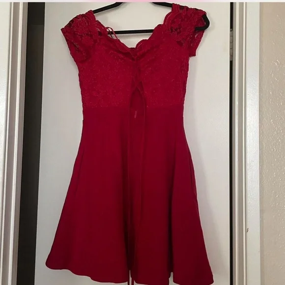 City Studio Lace red mini dress Juniors Size 7, cap sleeves, Skater Style Party - Picture 3 of 4